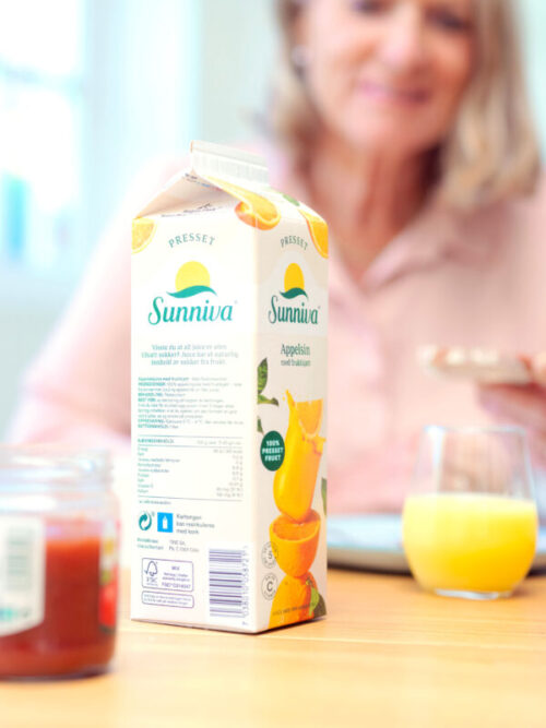Drikkekartong_appelsinjuice_legg_merke_til_merkene_foto_Herman_Ekendahl-Dreyer_for_LOOP-600x800